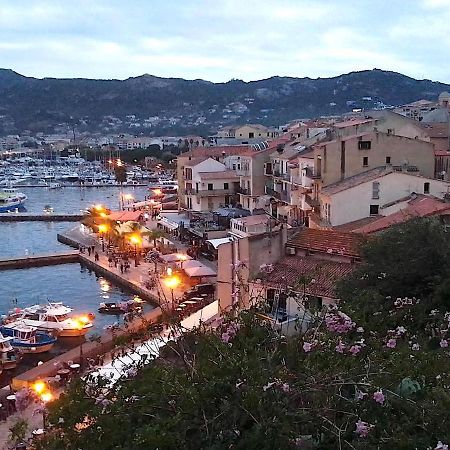 Appartement Spacieux En Face Du Port Καλβί Εξωτερικό φωτογραφία