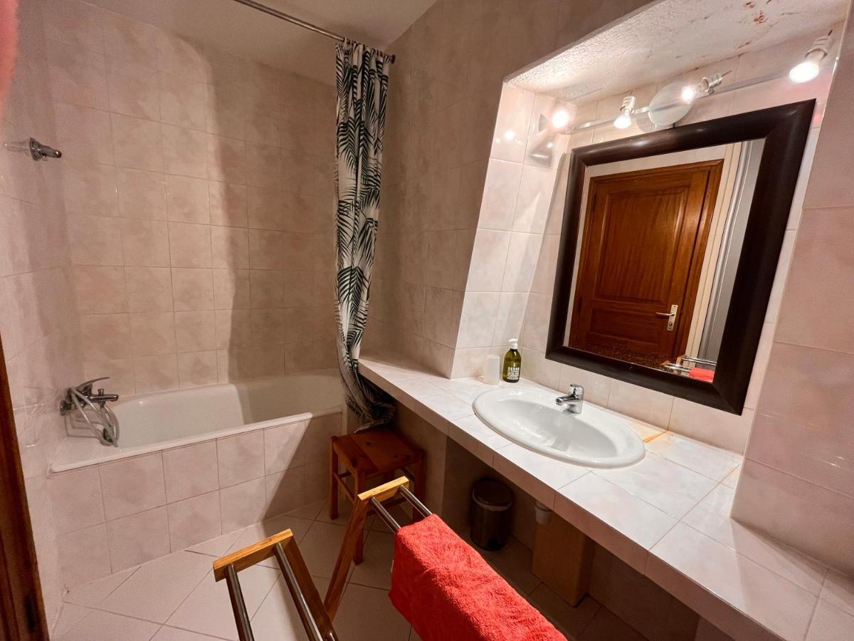 Appartement Spacieux En Face Du Port Καλβί Εξωτερικό φωτογραφία