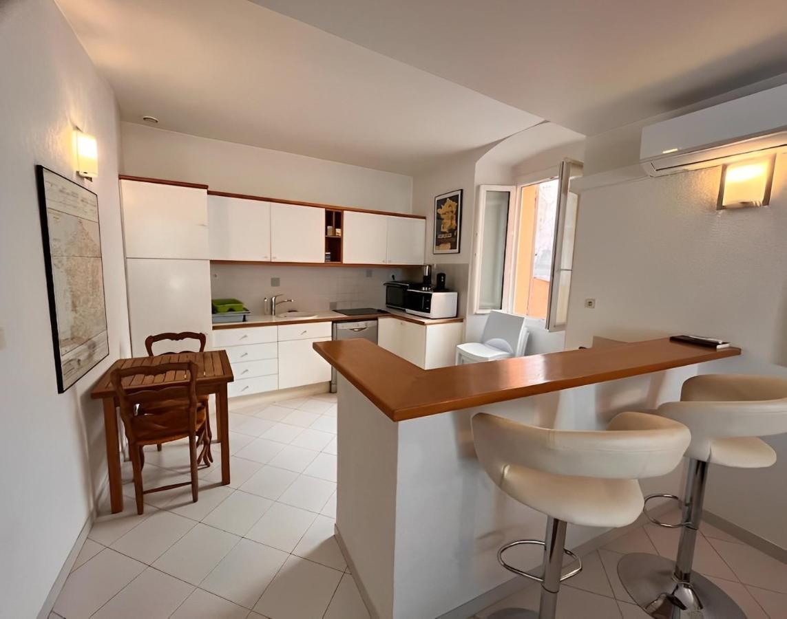 Appartement Spacieux En Face Du Port Καλβί Εξωτερικό φωτογραφία