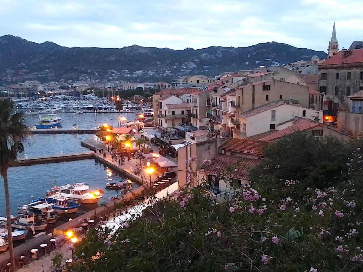 Appartement Spacieux En Face Du Port Καλβί Εξωτερικό φωτογραφία