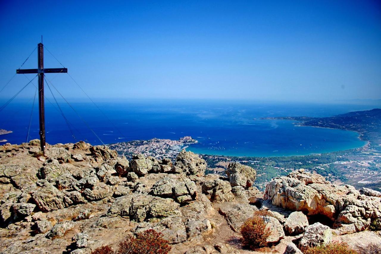 Appartement Spacieux En Face Du Port Καλβί Εξωτερικό φωτογραφία